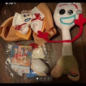 Forky bow, stuffed animal & Forky kit